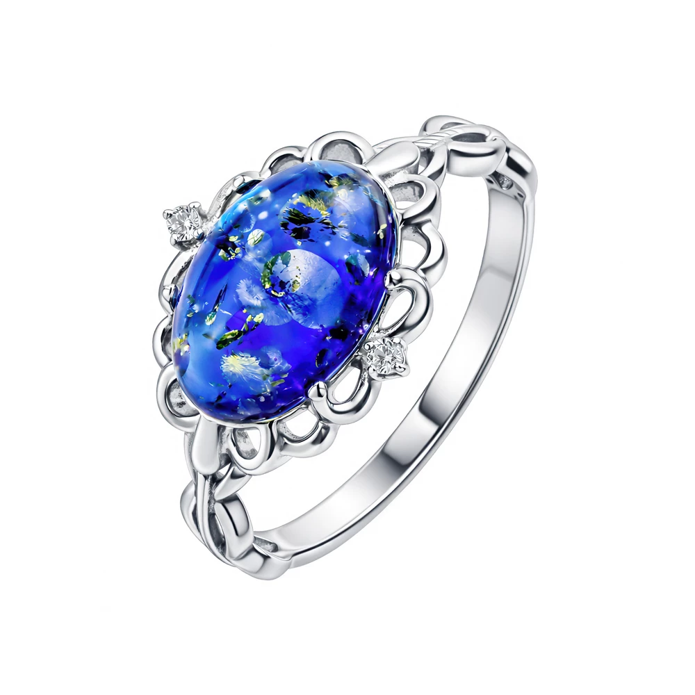 Кольцо с янтарем и фианитами из серебра 925 пробы