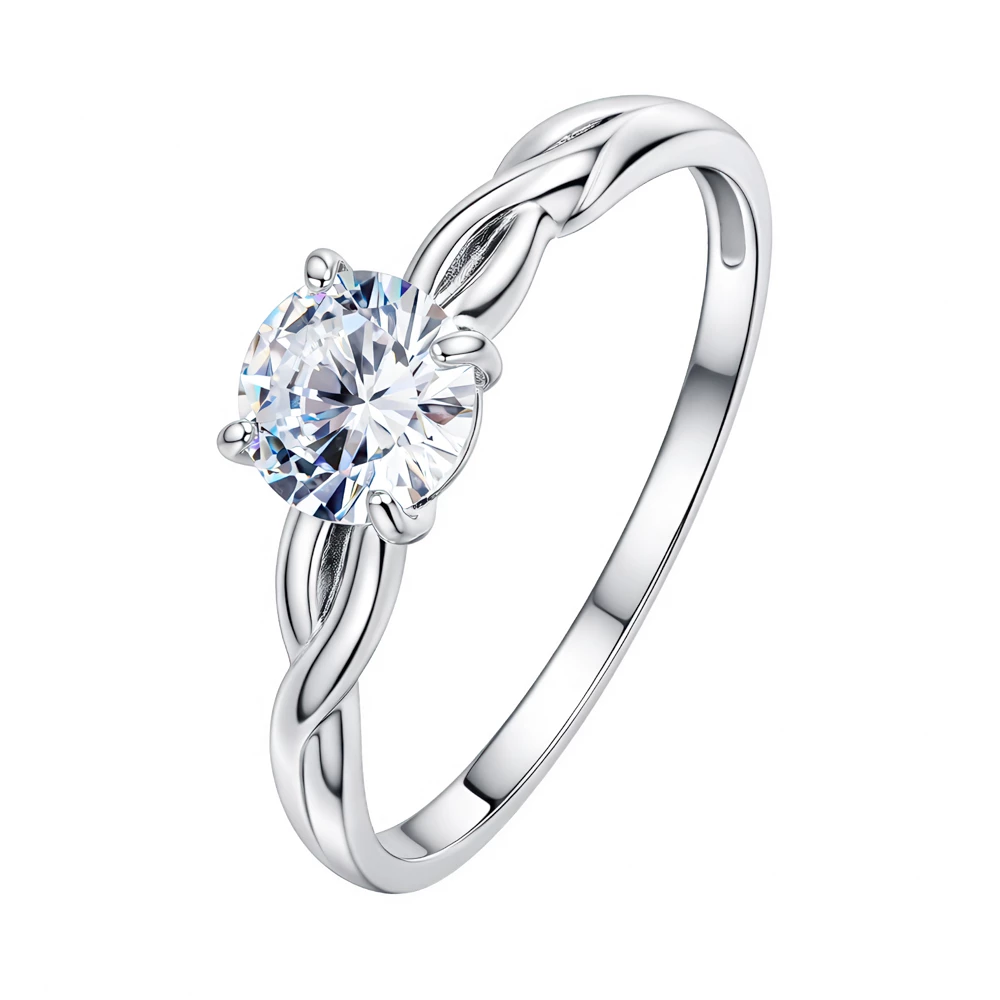 Кольцо с фианитом из серебра 925 пробы