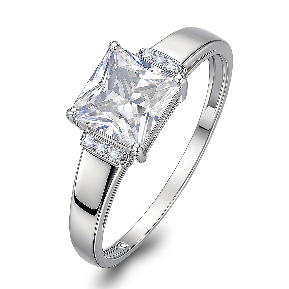 Кольцо с фианитами из серебра 925 пробы