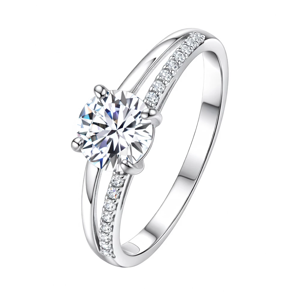 Кольцо с фианитами из серебра 925 пробы