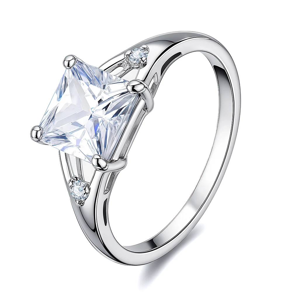 Кольцо с фианитами из серебра 925 пробы Кольцо с фианитами из серебра 925 пробы