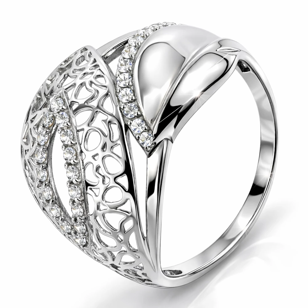 Кольцо с фианитами из серебра 925 пробы