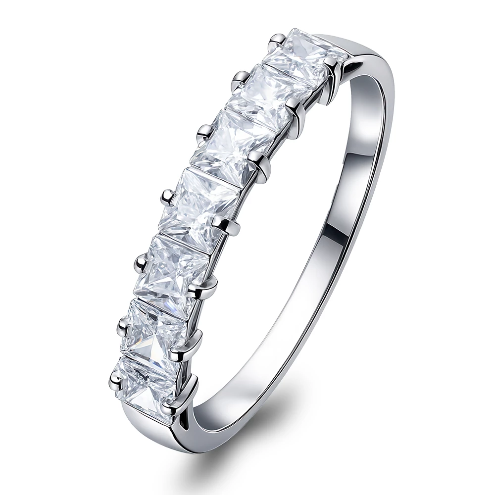 Кольцо с фианитами из серебра 925 пробы Кольцо с фианитами из серебра 925 пробы