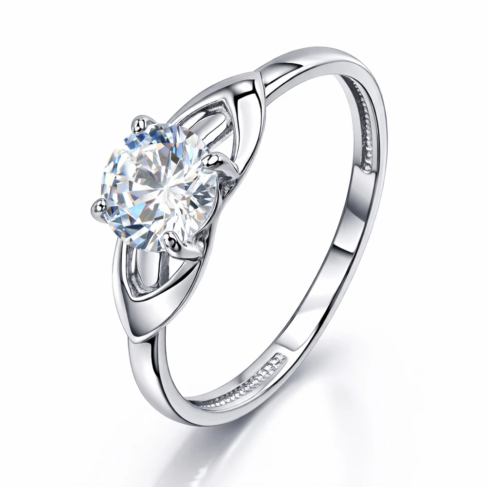 Кольцо с фианитом из серебра 925 пробы