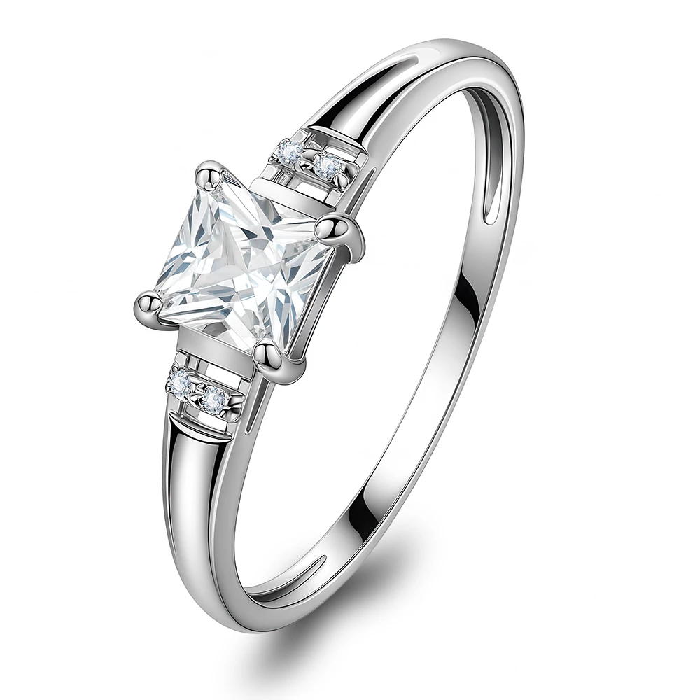 Кольцо с фианитами из серебра 925 пробы Кольцо с фианитами из серебра 925 пробы