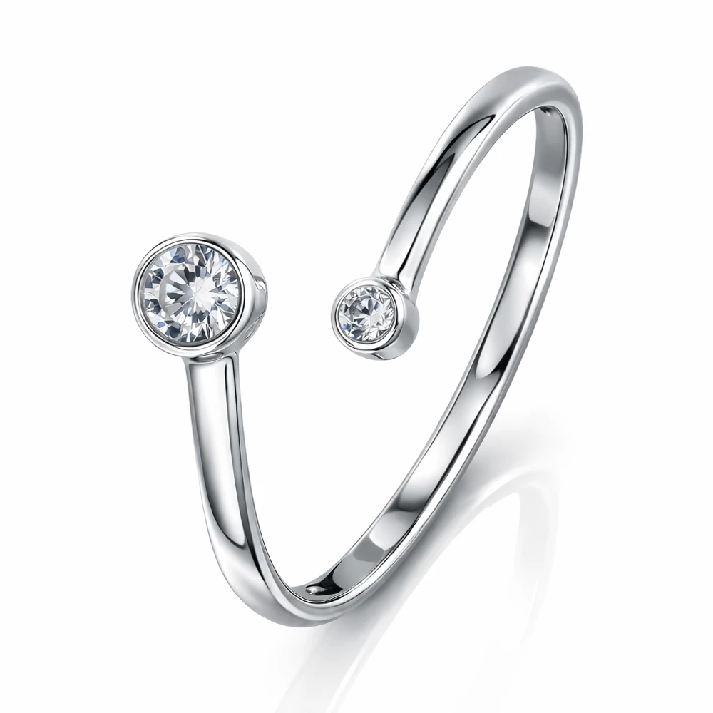 Кольцо с фианитами из серебра 925 пробы Кольцо с фианитами из серебра 925 пробы