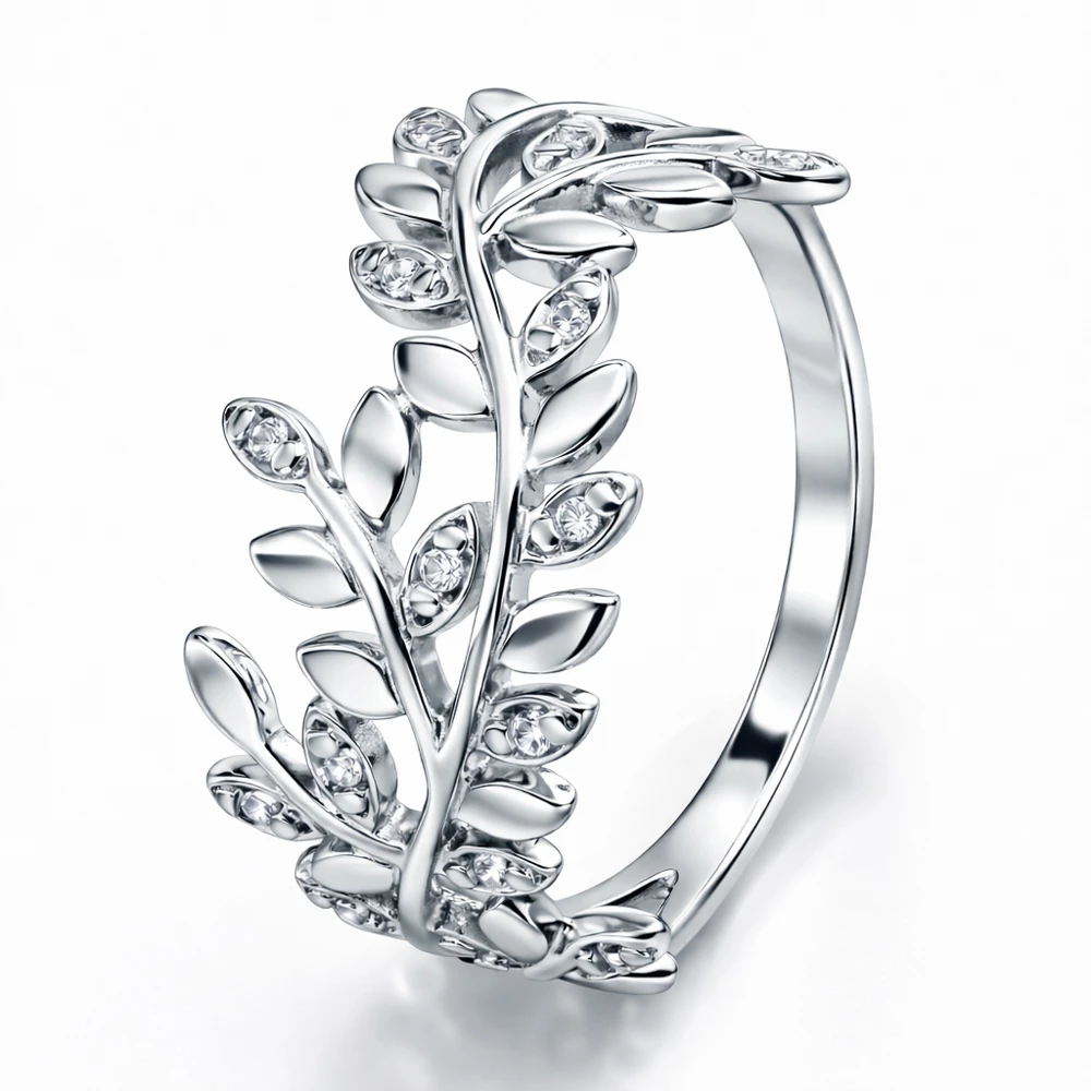 Кольцо с фианитами из серебра 925 пробы