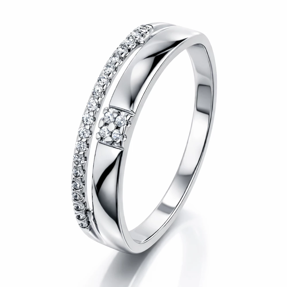 Кольцо с фианитами из серебра 925 пробы