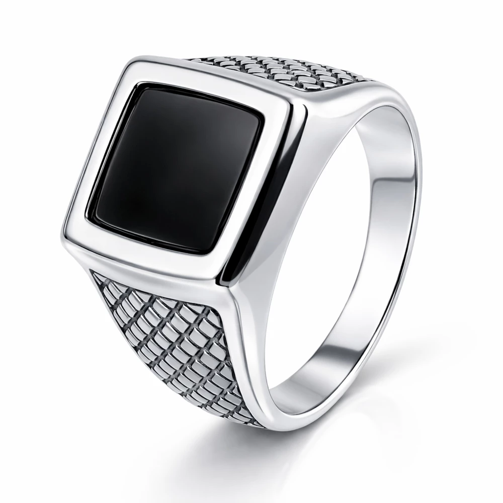 Кольцо с шпинелью синтетической из серебра 925 пробы