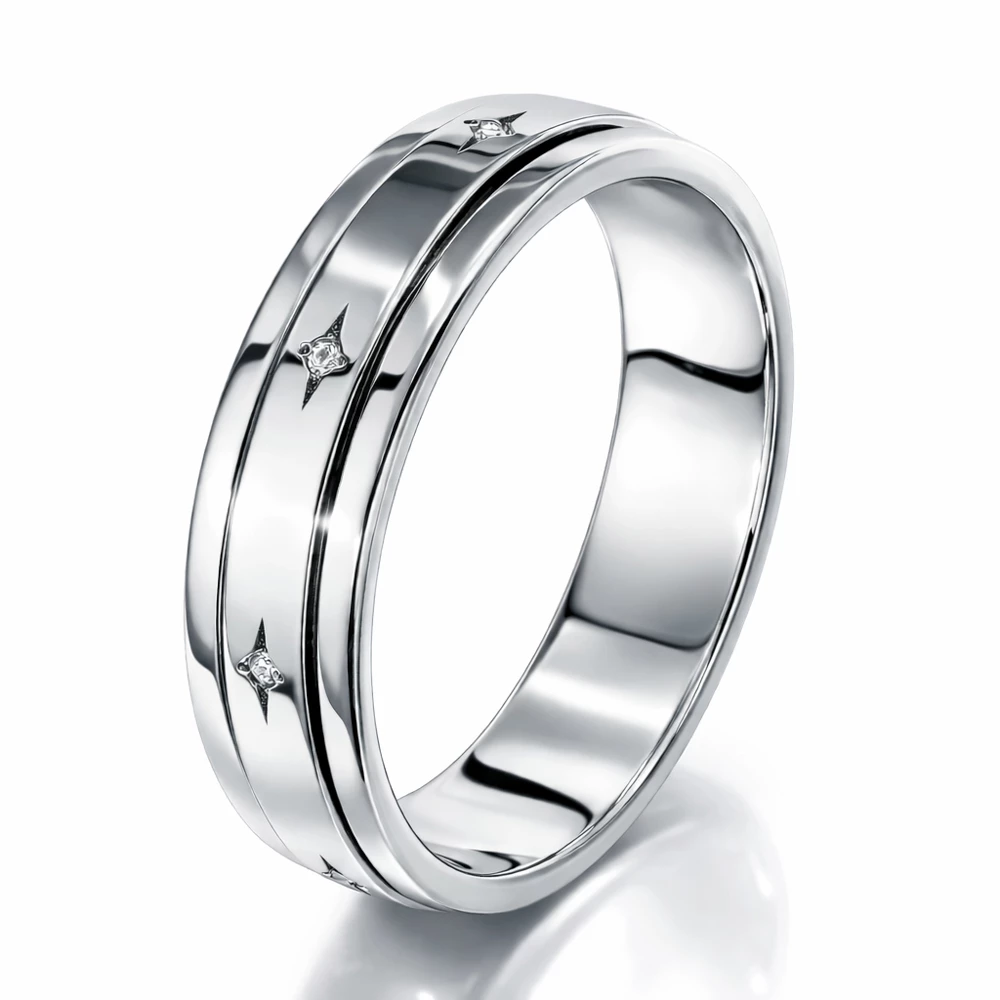 Кольцо обручальное с фианитами из серебра 925 пробы