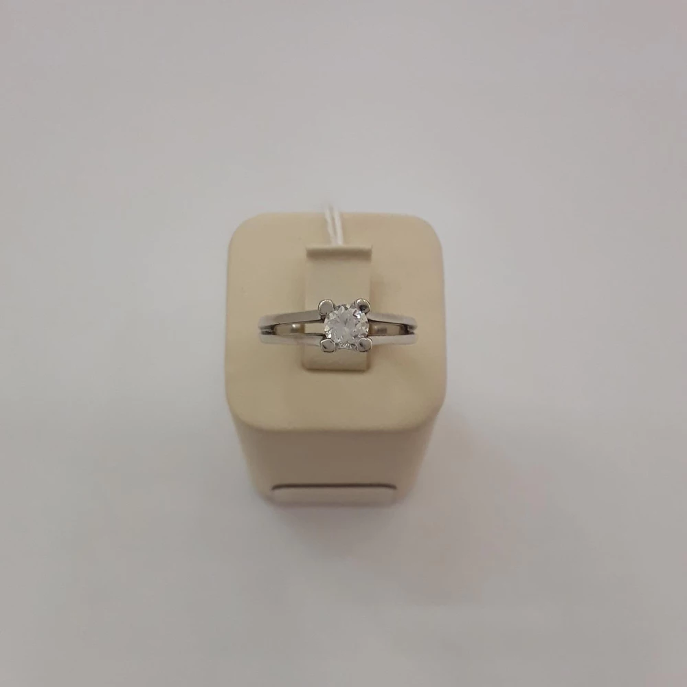 Кольцо с фианитом из белого золота 585 пробы 1