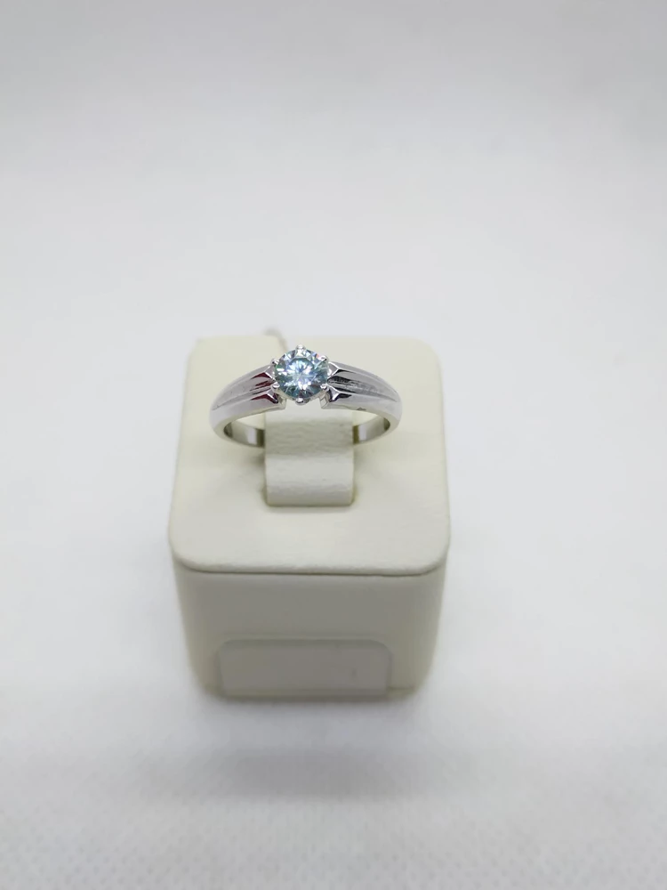 Кольцо с фианитом из белого золота 585 пробы 1