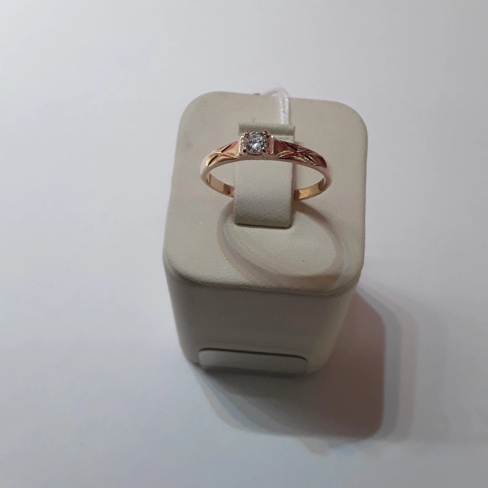 Кольцо с фианитом из красного золота 375 пробы