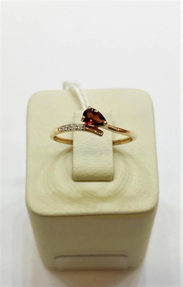 Кольцо с фианитом из красного золота 585 пробы