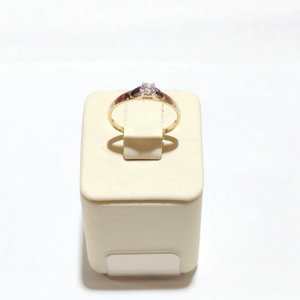 Кольцо с фианитом из красного золота 375 пробы