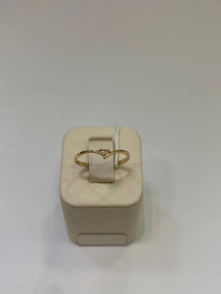 Кольцо с фианитом из красного золота 375 пробы Кольцо с фианитом из красного золота 375 пробы