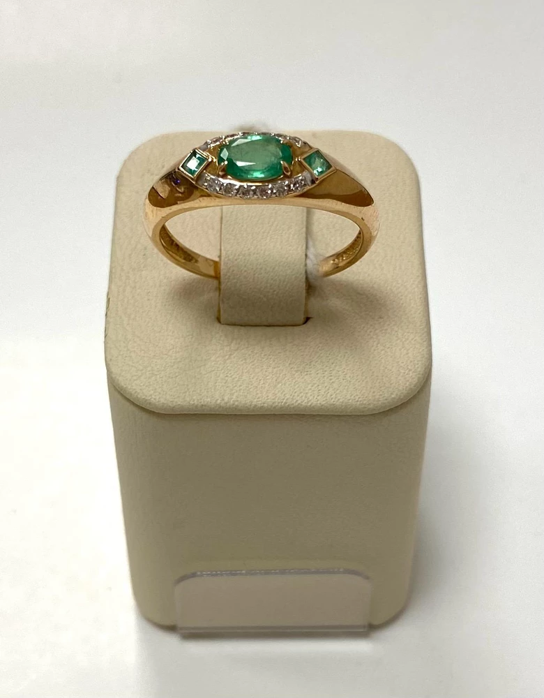 Кольцо с изумрудом из красного золота 585 пробы Кольцо с изумрудом из красного золота 585 пробы