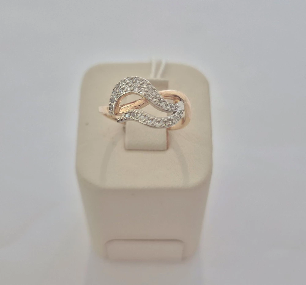 Кольцо с фианитом из красного золота 585 пробы Кольцо с фианитом из красного золота 585 пробы