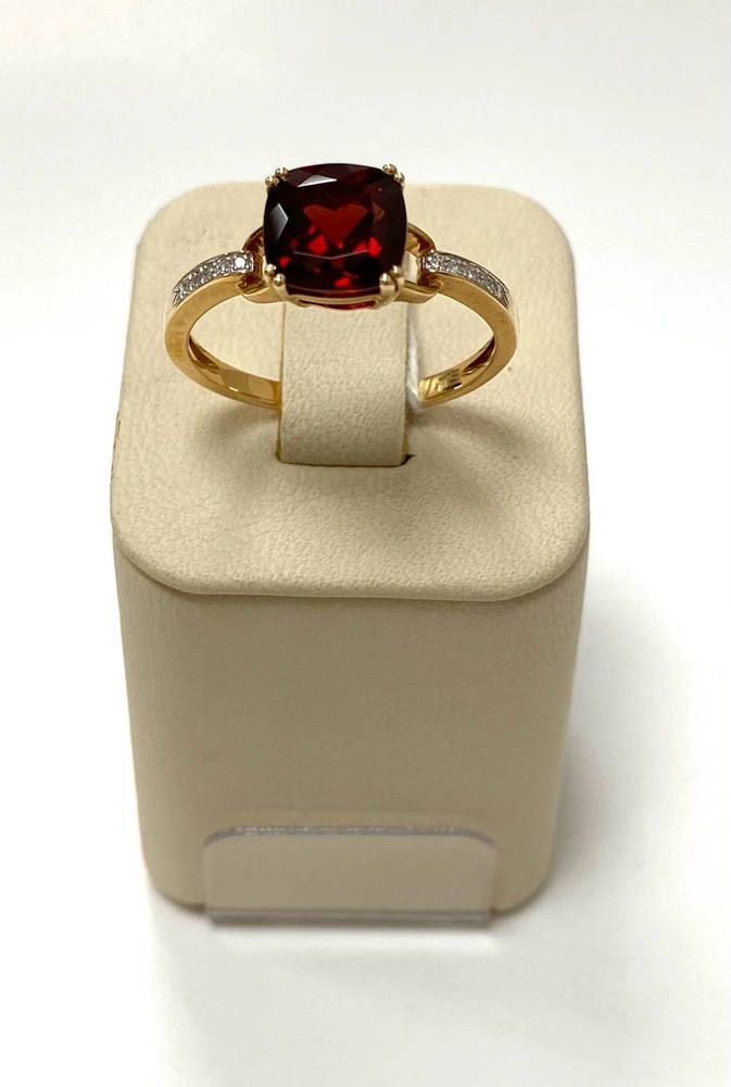 Кольцо с гранатом из красного золота 585 пробы