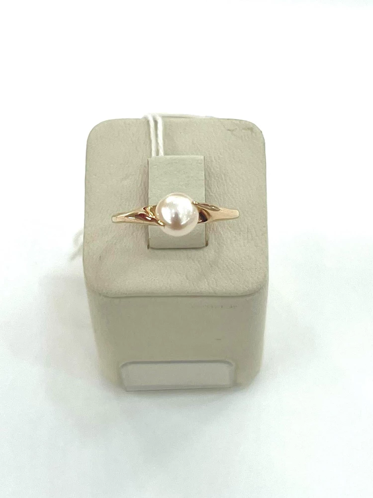 Кольцо с культивированным жемчугом из красного золота 585 пробы