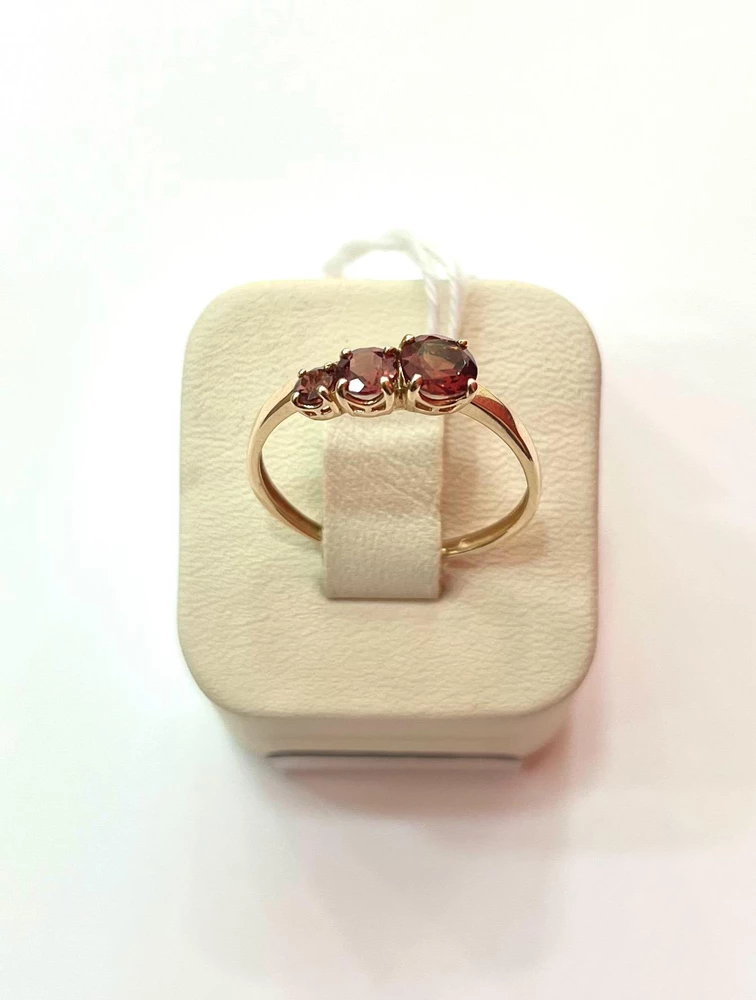 Кольцо с гранатом из красного золота 585 пробы