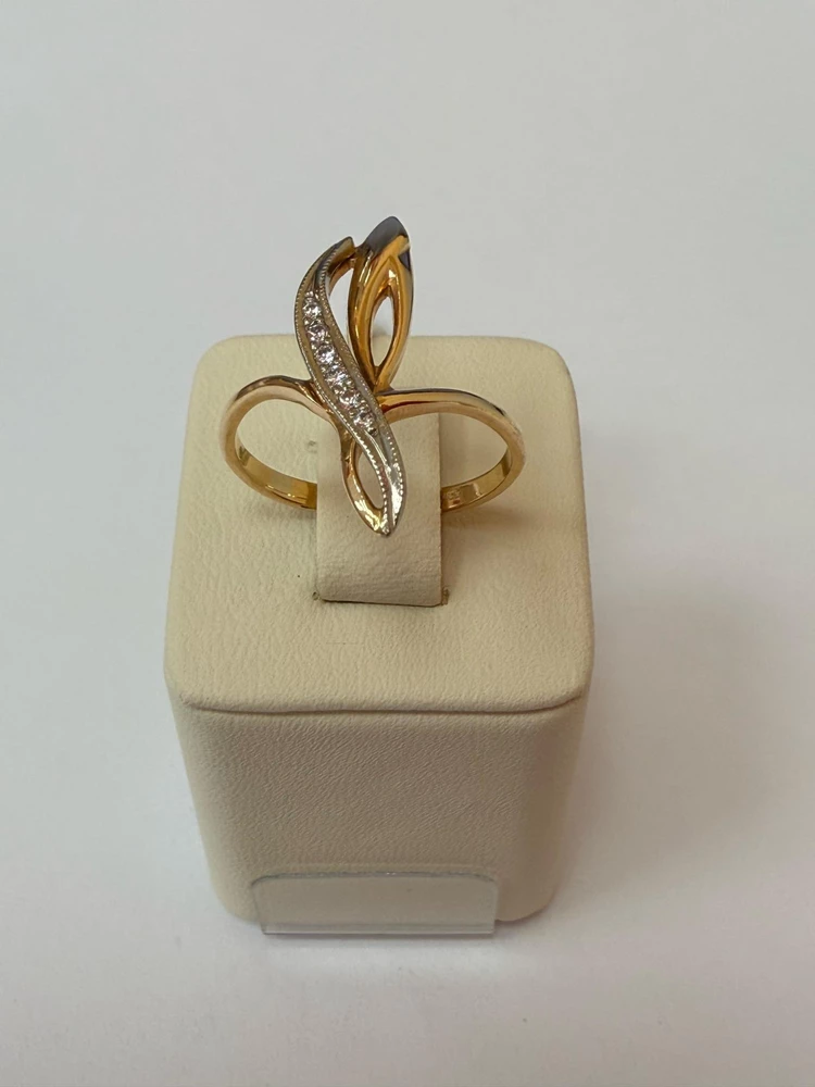 Кольцо с фианитом из красного золота 585 пробы