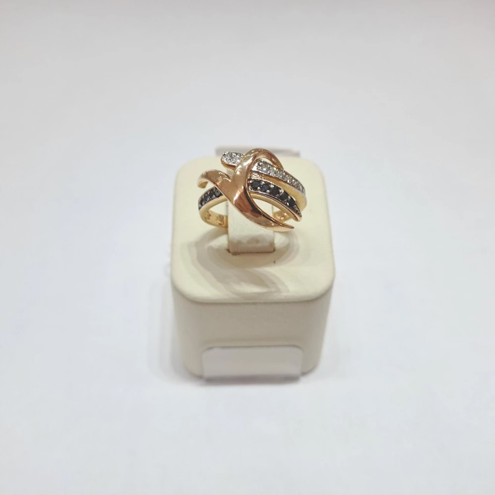 Кольцо с бриллиантом из красного золота 585 пробы Кольцо с бриллиантом из красного золота 585 пробы