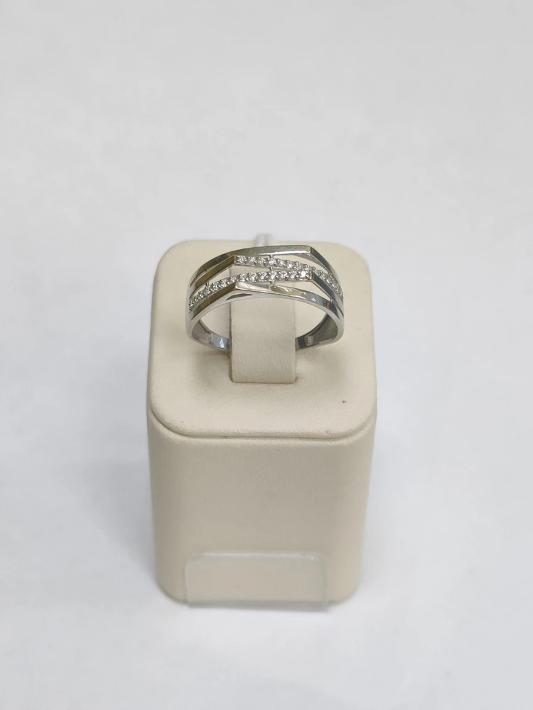 Кольцо с фианитом из белого золота 585 пробы Кольцо с фианитом из белого золота 585 пробы