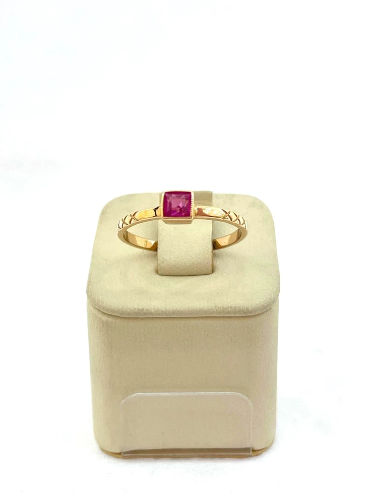 Кольцо с фианитом из красного золота 585 пробы