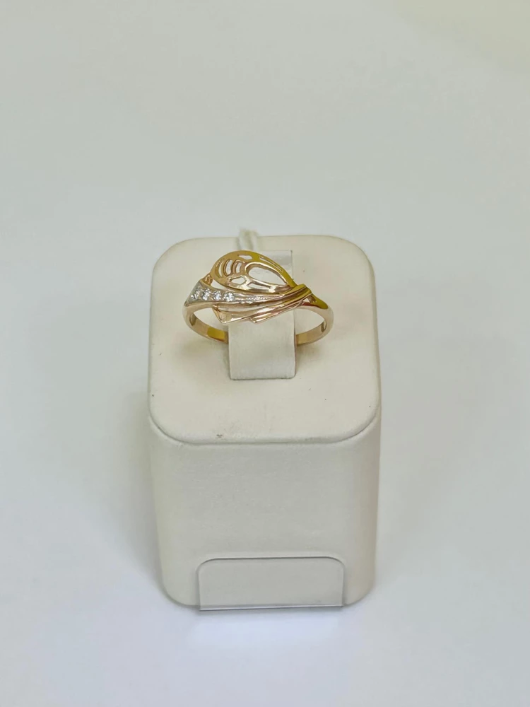 Кольцо с фианитом из красного золота 585 пробы