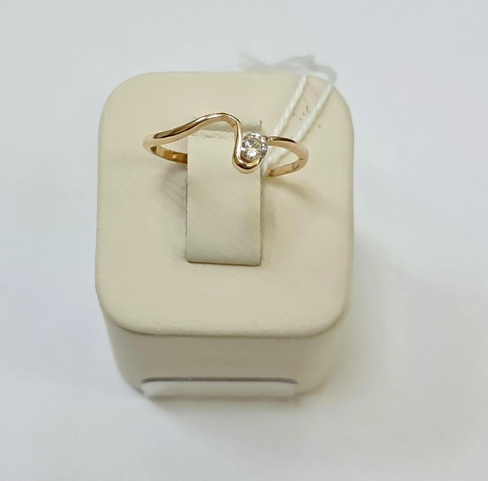 Кольцо с фианитом из красного золота 585 пробы