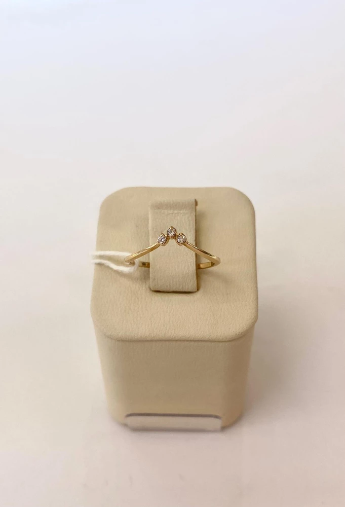 Кольцо с фианитом из красного золота 585 пробы Кольцо с фианитом из красного золота 585 пробы