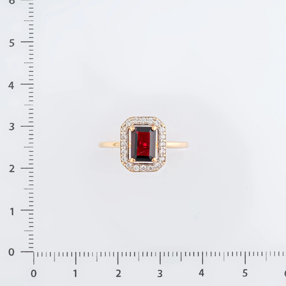 Кольцо с гранатом из красного золота 585 пробы Кольцо с гранатом из красного золота 585 пробы