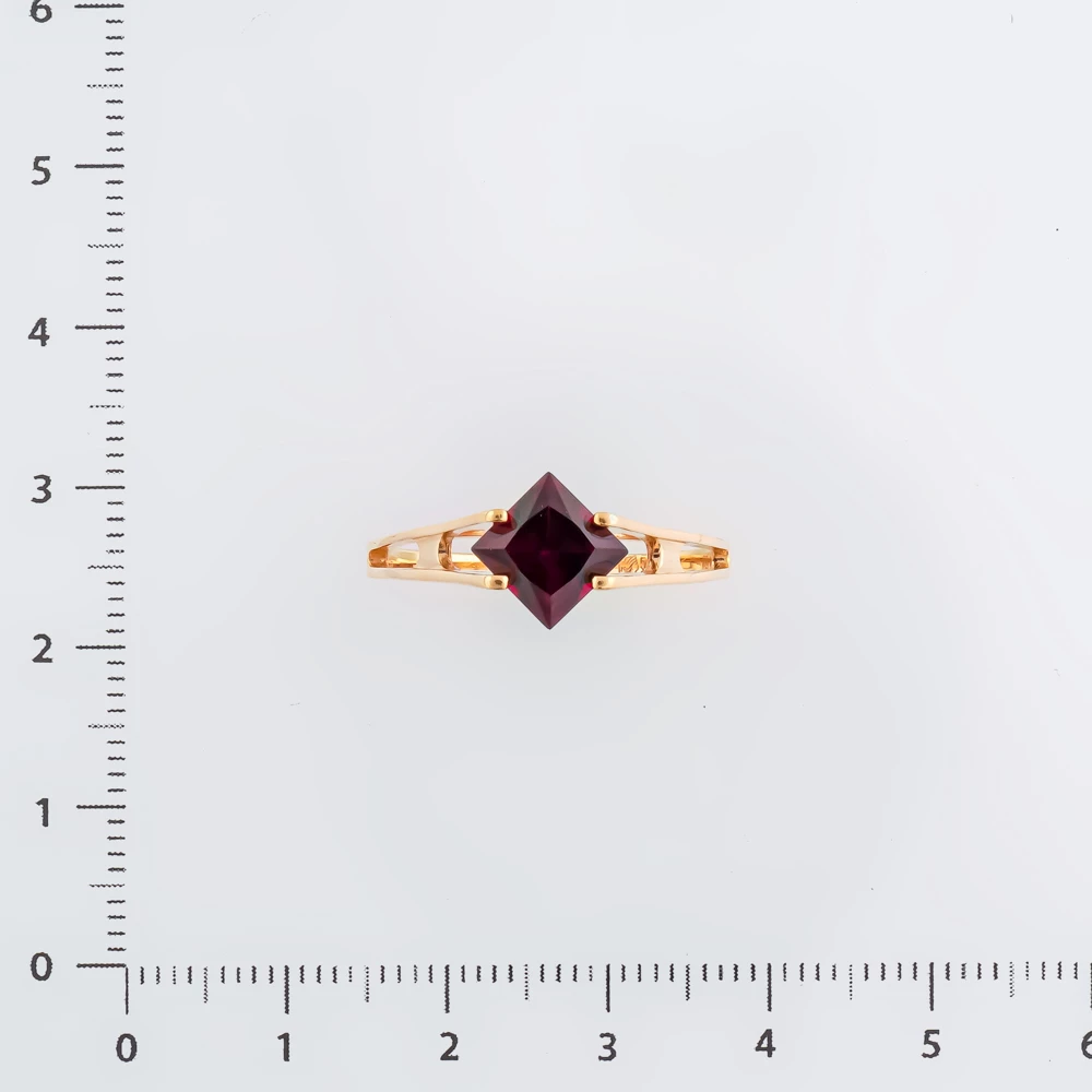 Кольцо с гранатом из красного золота 585 пробы Кольцо с гранатом из красного золота 585 пробы