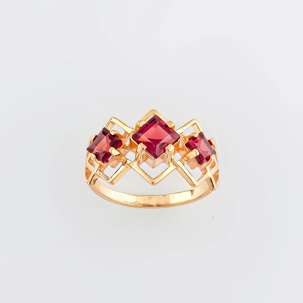 Кольцо с гранатом из красного золота 585 пробы Кольцо с гранатом из красного золота 585 пробы