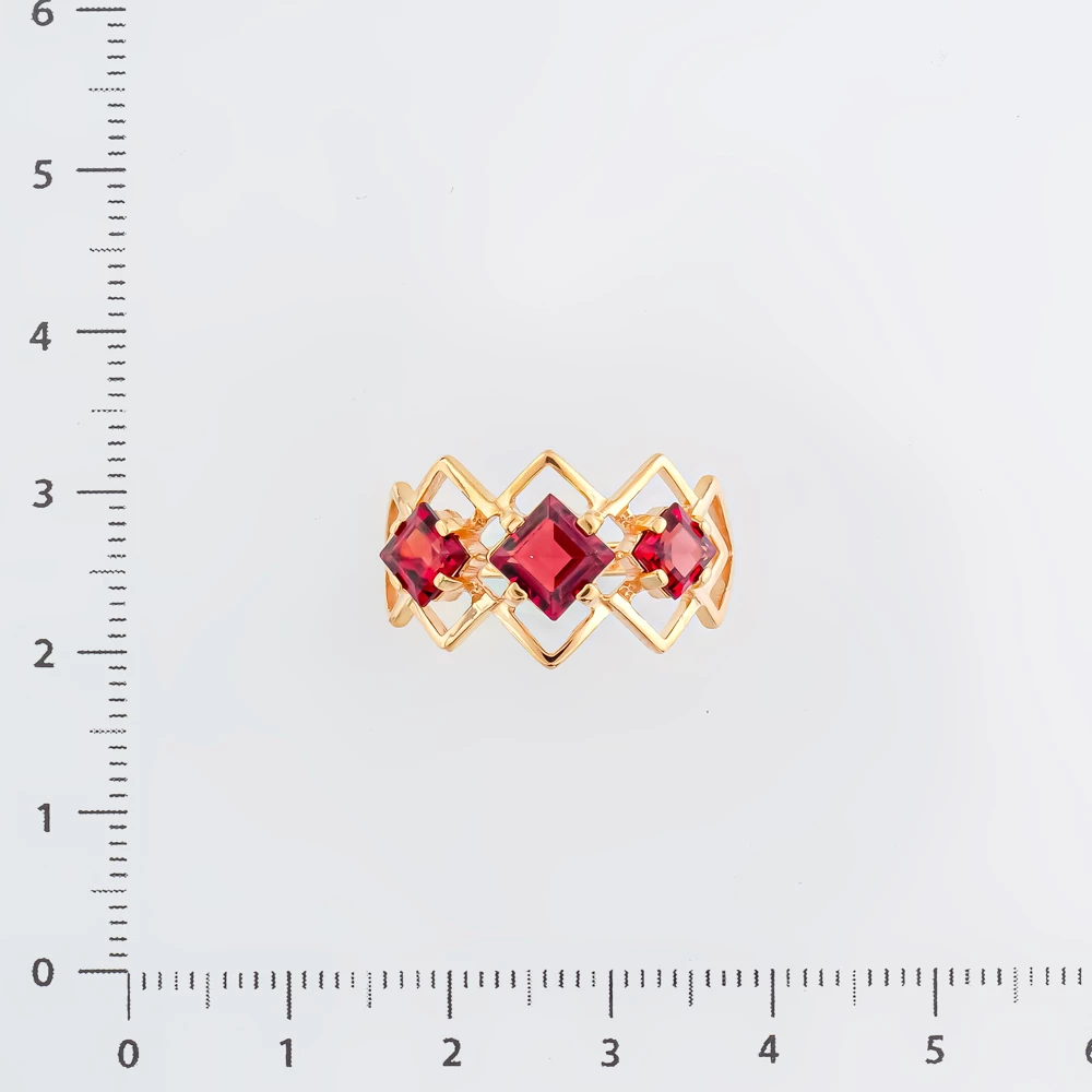 Кольцо с гранатом из красного золота 585 пробы Кольцо с гранатом из красного золота 585 пробы