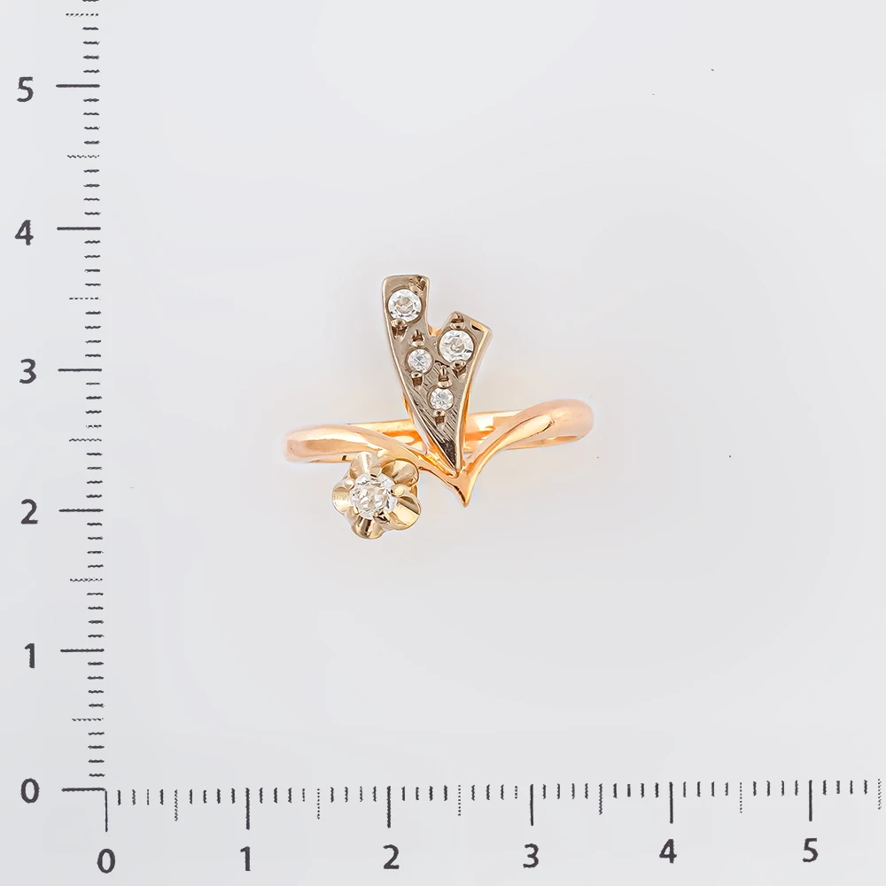 Кольцо с фианитом из красного золота 585 пробы Кольцо с фианитом из красного золота 585 пробы