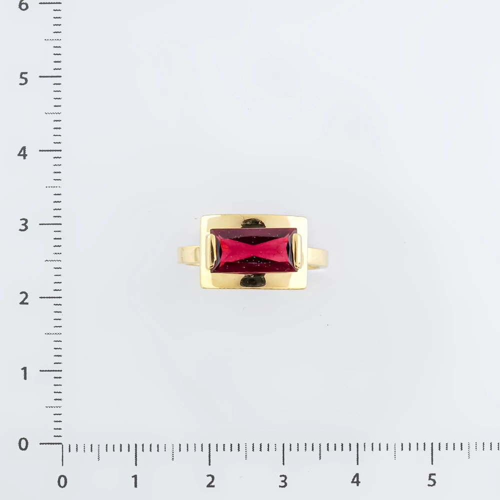 Кольцо с гранатом из желтого золота 585 пробы Кольцо с гранатом из желтого золота 585 пробы