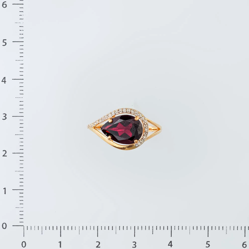 Кольцо с гранатом из красного золота 585 пробы Кольцо с гранатом из красного золота 585 пробы