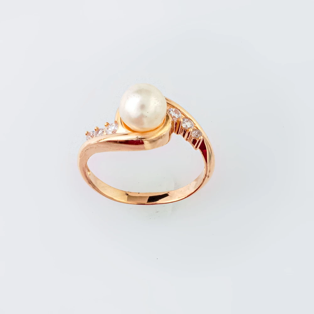 Кольцо с культивированным жемчугом из красного золота 585 пробы Кольцо с культивированным жемчугом из красного золота 585 пробы