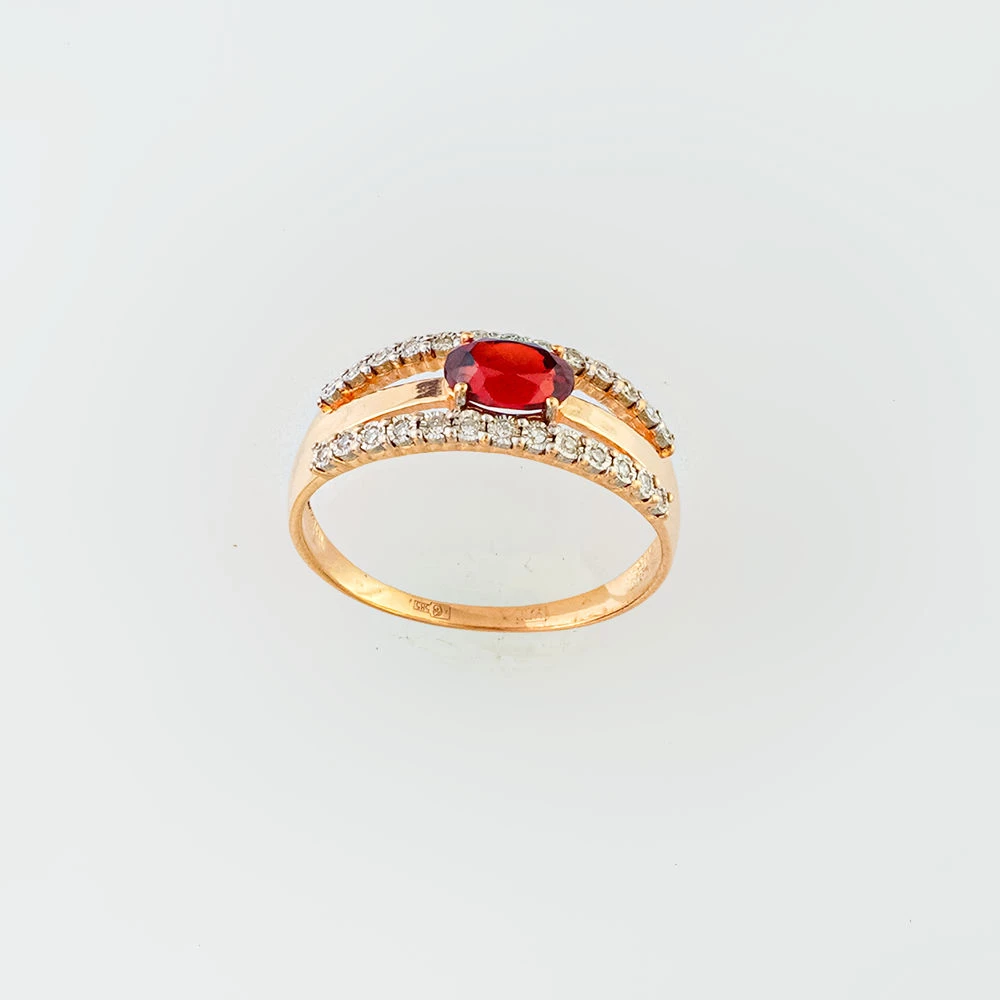 Кольцо с гранатом из красного золота 585 пробы Кольцо с гранатом из красного золота 585 пробы