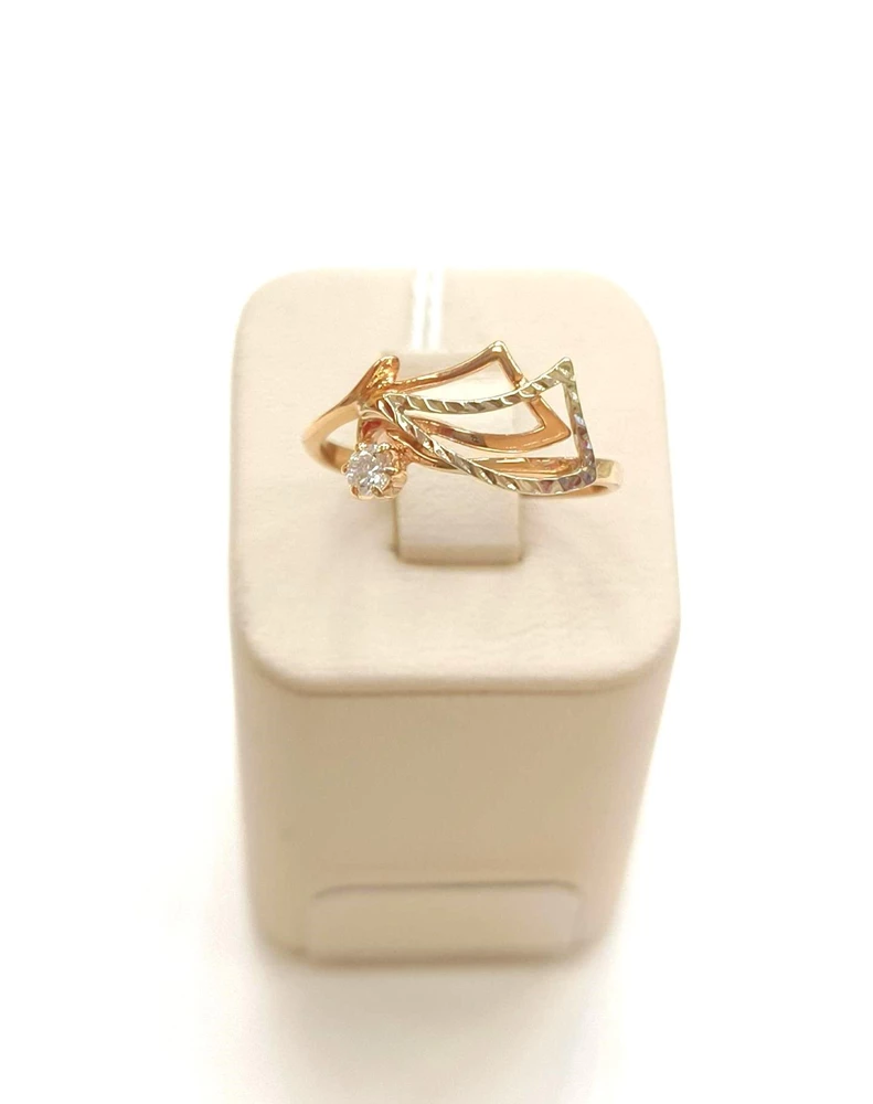 Кольцо с фианитом из красного золота 585 пробы Кольцо с фианитом из красного золота 585 пробы