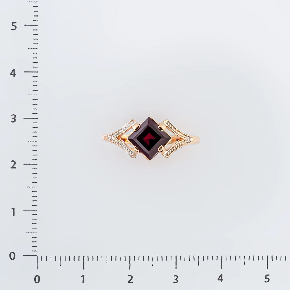 Кольцо с гранатом из красного золота 585 пробы Кольцо с гранатом из красного золота 585 пробы