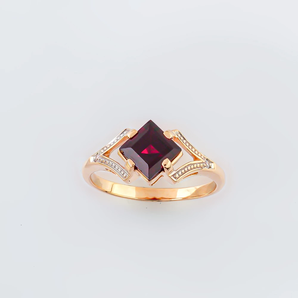 Кольцо с гранатом из красного золота 585 пробы Кольцо с гранатом из красного золота 585 пробы