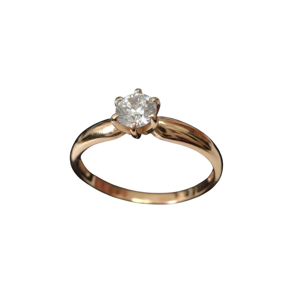 Кольцо с фианитом из красного золота 585 пробы Кольцо с фианитом из красного золота 585 пробы