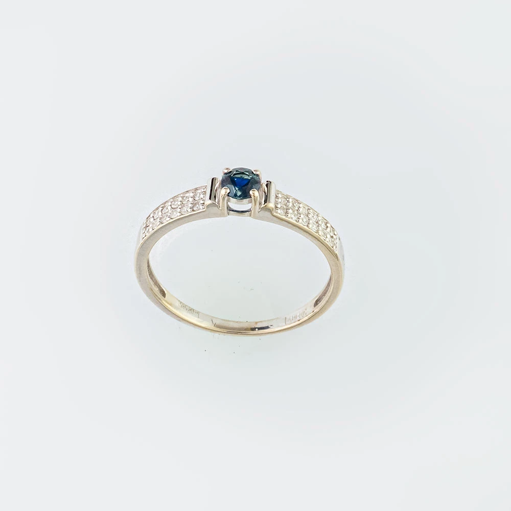 Кольцо с сапфиром из белого золота 585 пробы Кольцо с сапфиром из белого золота 585 пробы