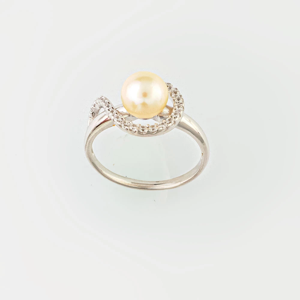 Кольцо с культивированным жемчугом из белого золота 585 пробы Кольцо с культивированным жемчугом из белого золота 585 пробы