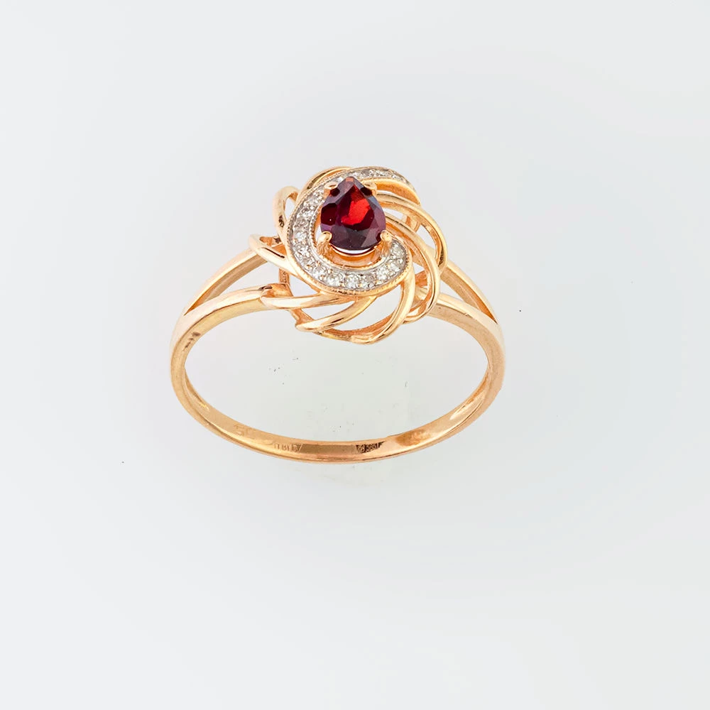Кольцо с гранатом из красного золота 585 пробы Кольцо с гранатом из красного золота 585 пробы