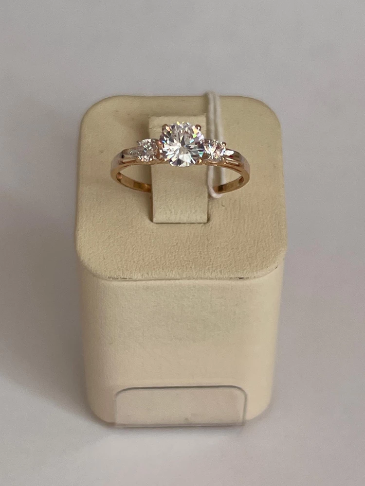 Кольцо с фианитом из красного золота 585 пробы Кольцо с фианитом из красного золота 585 пробы