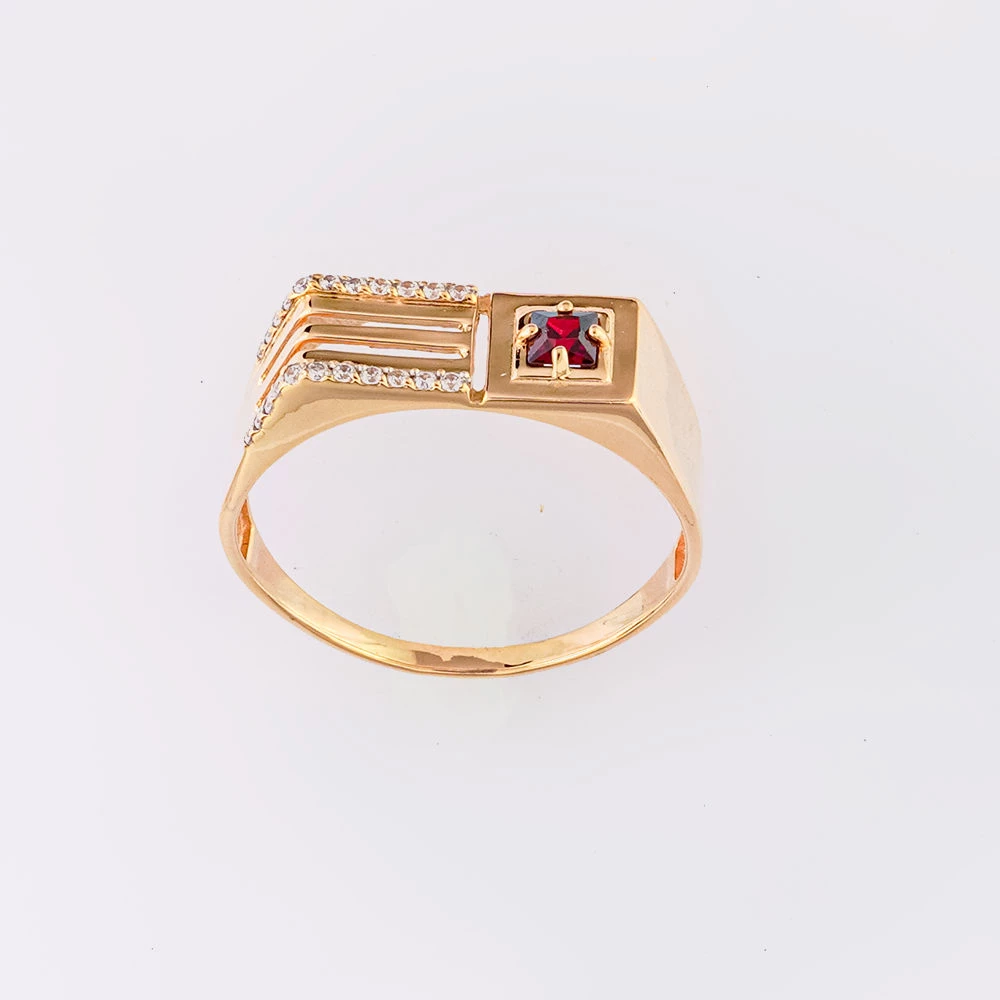 Кольцо с гранатом из красного золота 585 пробы Кольцо с гранатом из красного золота 585 пробы